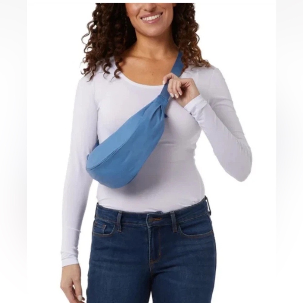 32 Degrees Coronet Blue Crossbody Bag - Picture 1 of 8
